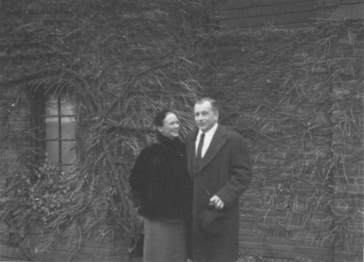 An undated photograph of Aline and Eero Saarinen.