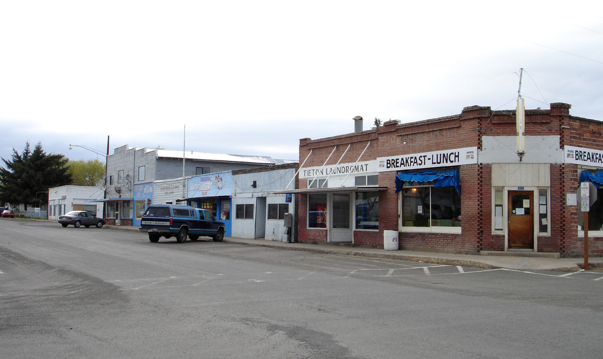 old storefronts along a wide road in Tieton, Washington